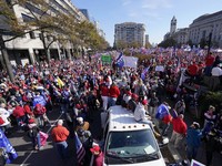 Belum Terima Kenyataan, Fans Trump Demo Tolak Biden Menang
