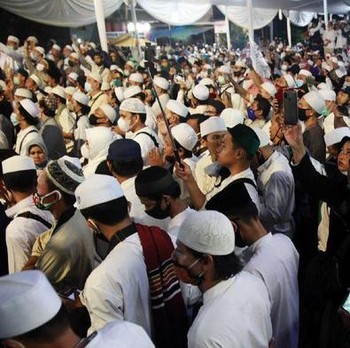 Potret Kerumunan Acara Habib Rizieq yang Didenda Rp 50 Juta