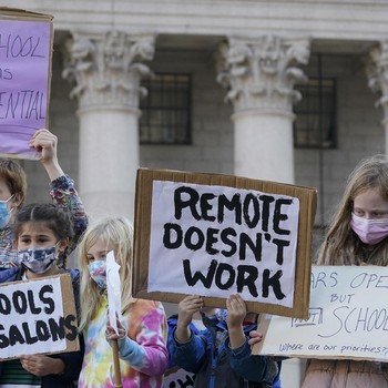 Intip Murid-murid Demo Tolak Penutupan Sekolah di New York