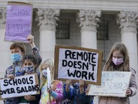 Intip Murid-murid Demo Tolak Penutupan Sekolah di New York