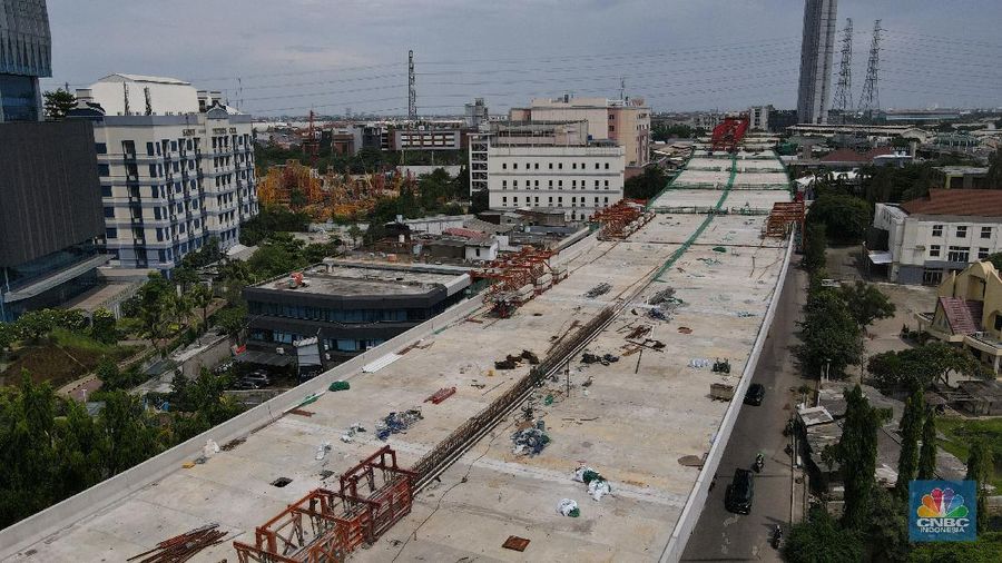 Foto udara aerial proyek jalan tol dalam kota Kelapa Gading-Pulo Gebang, Senin (16/11/2020). (CNBC Indonesia/Andrean Kristianto)