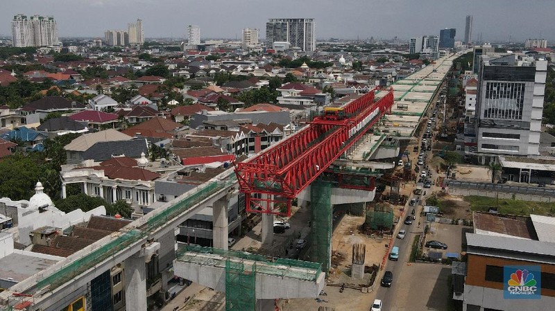Foto udara aerial proyek jalan tol dalam kota Kelapa Gading-Pulo Gebang, Senin (16/11/2020). (CNBC Indonesia/Andrean Kristianto)