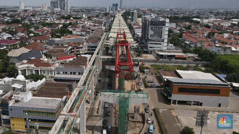 Foto udara aerial proyek jalan tol dalam kota Kelapa Gading-Pulo Gebang, Senin (16/11/2020). (CNBC Indonesia/Andrean Kristianto)