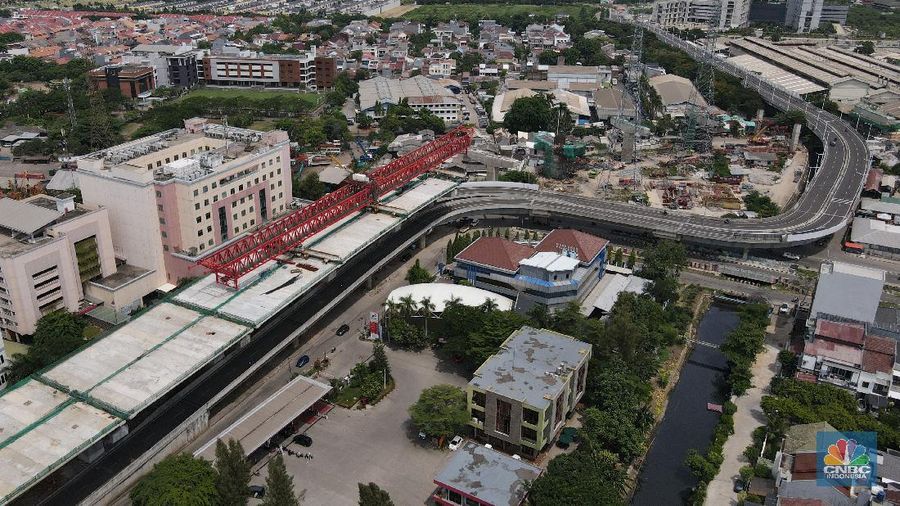 Foto udara aerial proyek jalan tol dalam kota Kelapa Gading-Pulo Gebang, Senin (16/11/2020). (CNBC Indonesia/Andrean Kristianto)