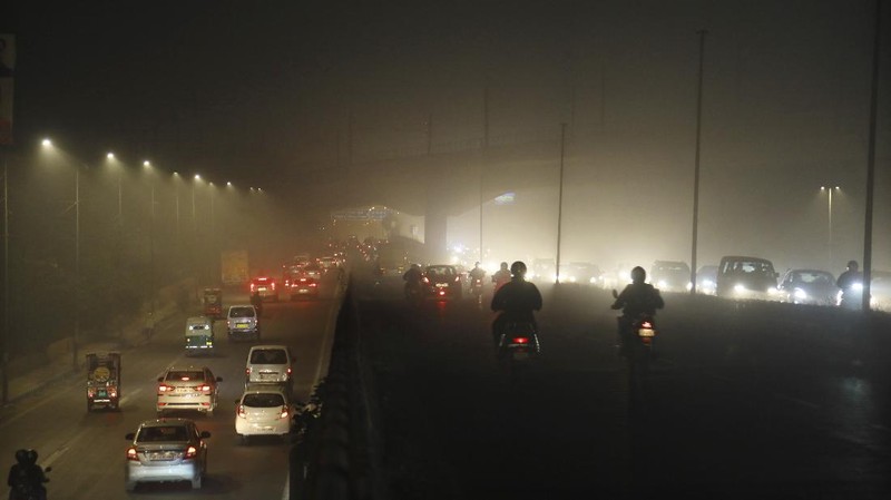 Kondisi udara di India usai festival Diwali. (AP/Altaf Qadri)