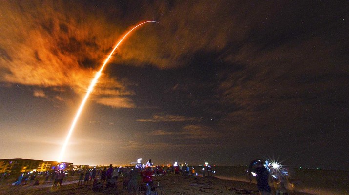 SpaceX Luncurkan 4 Astronot ke Stasiun Luar Angkasa. (AP/Malcolm Denemark)