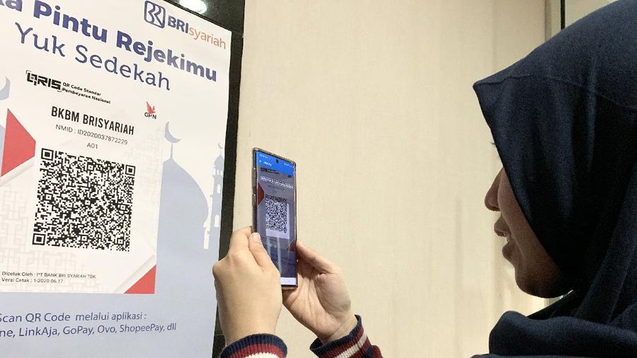 BRI syariah Kampanyekan Transaksi Non Tunai Lewat QRIS. Ist