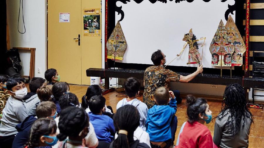 Siswa Sekolah di Bagnolet Paris sangat menggemari gamelan Jawa dan Wayang Kulit. Ist