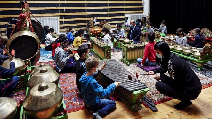 Siswa Sekolah di Bagnolet Paris sangat menggemari gamelan Jawa dan Wayang Kulit. Ist Siswa Sekolah di Bagnolet Paris sangat menggemari gamelan Jawa dan Wayang Kulit. Ist