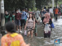 Panas Terik, Muara Baru & Sunda Kelapa Malah Banjir Rob