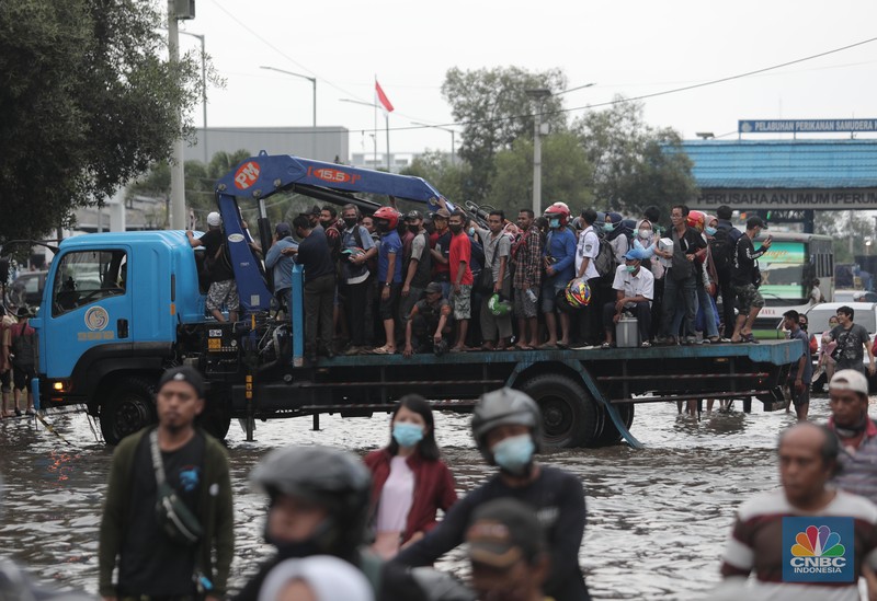 Banjir rob di kawasan Muara Baru, Jakarta Utara, Kamis, (27/5/2021). (CNBC Indonesia/Muhammad Sabki) Banjir rob di kawasan Muara Baru, Jakarta Utara, Kamis, (27/5/2021). (CNBC Indonesia/Muhammad Sabki)