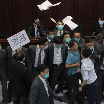 Lempar Cairan Bau Busuk, 3 Eks Anggota DPR Hongkong Ditangkap