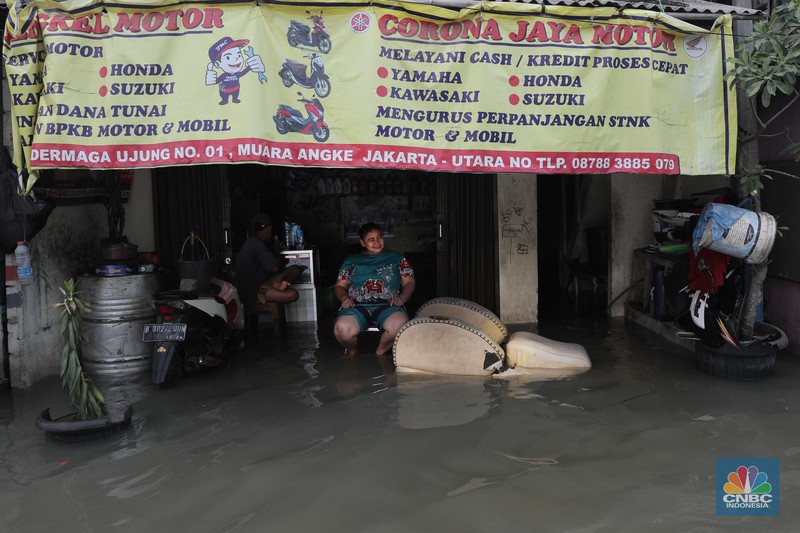 Banjir rob di kawasan Muara Baru, Jakarta Utara, Kamis, (27/5/2021). (CNBC Indonesia/Muhammad Sabki) Banjir rob di kawasan Muara Baru, Jakarta Utara, Kamis, (27/5/2021). (CNBC Indonesia/Muhammad Sabki)
