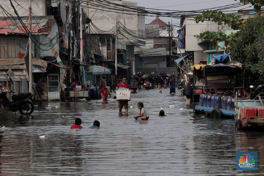Potret Warga Muara Angke Saat Dikepung Banjir Rob  Foto 1