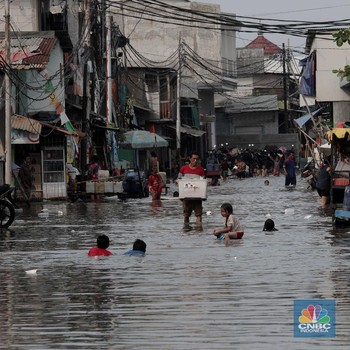 Potret Warga Muara Angke Saat Dikepung Banjir Rob