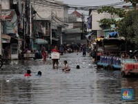 Potret Warga Muara Angke Saat Dikepung Banjir Rob