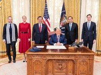 Saat Luhut Blak-blakan soal Trump hingga Vaksin Pfizer