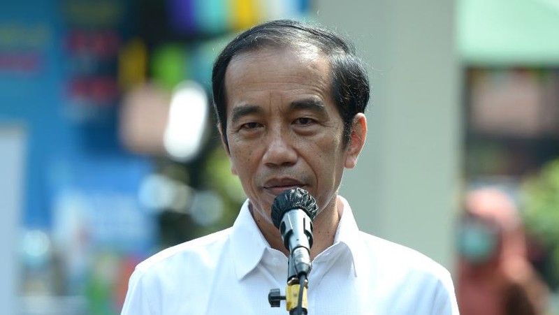 Presiden Joko Widodo melakukan inspeksi mendadak (sidak) ke sebuah puskesmas yang berlokasi di Kecamatan Tanah Sareal, Kota Bogor, Jawa Barat, pada Rabu, (18/11/2020). (Foto: Kris - Biro Pers Sekretariat Presiden)