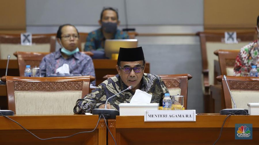Rapat Kerja Menteri Agama Fachrul Razi membahas penyelenggaraan Ibadah dan Umrah di era pandemi Covid 19 dan Evaluasi penyelenggaraan pendidikan Islam di era Pandemi Covid 19 di Komisi VIII DPR RI, Jakarta, Rabu (18/11/2020). (CNBC Indonesia/Muhammad Sabki)