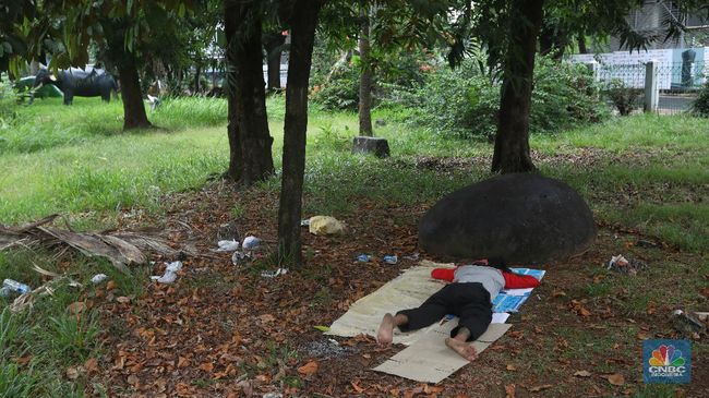 Viral Foto Orang di Jalan Tanpa Izin Langgar Hukum, Ini Kata Komdigi