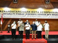 Teken MoU dengan Pindad, BPH Migas Persenjatai Penyidik PNS