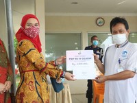 PWP Berikan Beasiswa Bagi Anak Dhuafa Di Cilacap