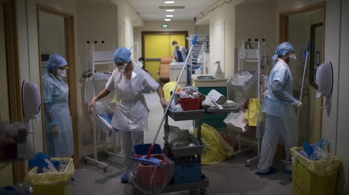 Gelombang kedua virus corona di Prancis menjadi mimpi buruk bagi tim medis. Lonjakan kasus baru Covid-19 di Prancis terus terjadi sejak September lalu. (AP/Daniel Cole)