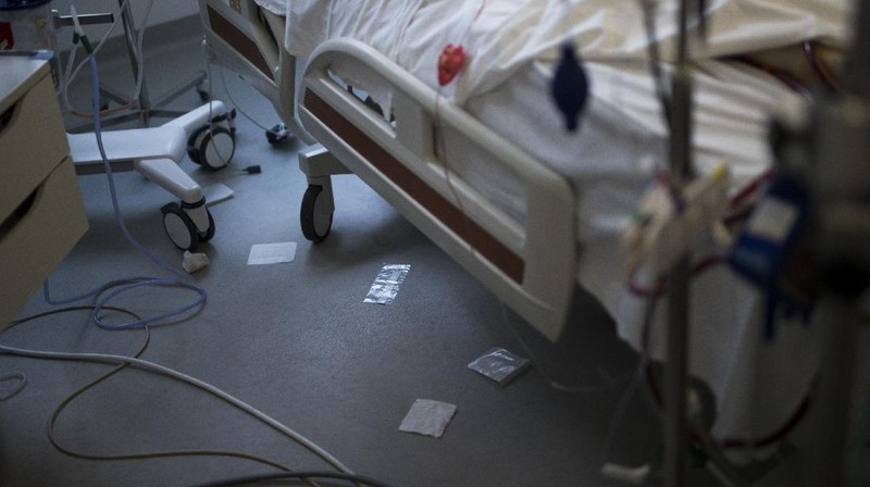 Gelombang kedua virus corona di Prancis menjadi mimpi buruk bagi tim medis. Lonjakan kasus baru Covid-19 di Prancis terus terjadi sejak September lalu. (AP/Daniel Cole)