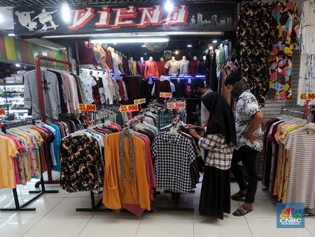 Indonesia Kecanduan Impor Kapas Harga Baju Makin Mahal<script async src=