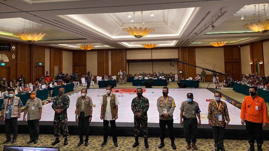 Kepala Badan Nasional Penanggulangan Bencana (BNPB) Doni Monardo menekankan upaya pencegahan harus dilakukan sejak awal dalam penanganan bencana. Hal tersebut disampaikan Doni saat memberikan arahan kegiatan tactial floor game antisipasi letusan Gunung Merapi. Ist