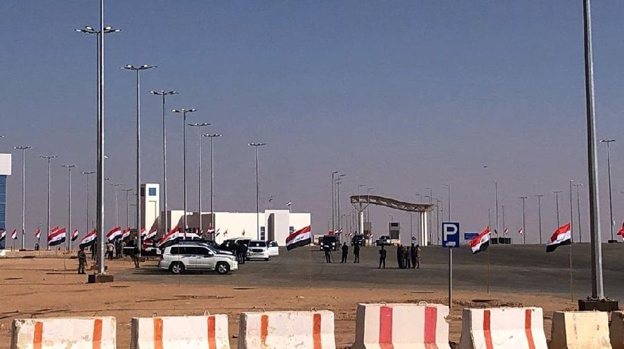 Perbatasan Arar yang memisahkan Arab Saudi dan Irak dibuka kembali setelah ditutup pada 1990. (AP Photo/Osama Sami)