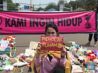 Ketika Anak & Para Boneka Lakukan Protes