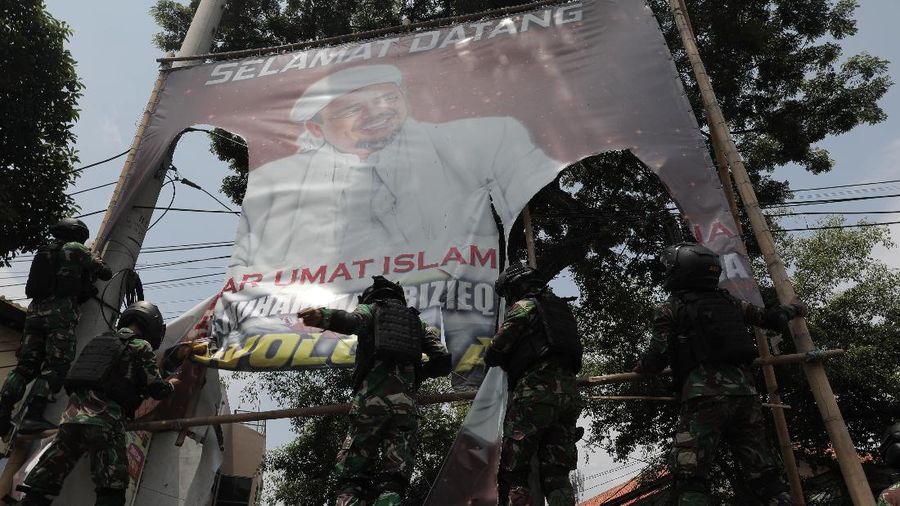 Spanduk Habib Rizieq