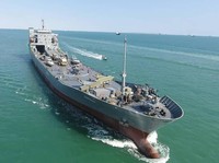 Intip Kapal Perang Iran Pengangkut Heli Peluncur Rudal
