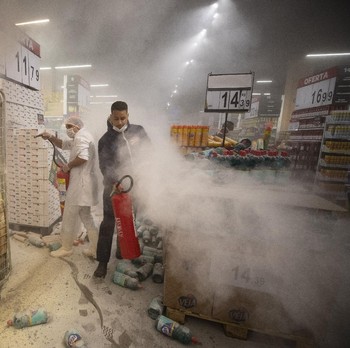 Kulit Hitam Mati Dipukul, Warga Brasil Ngamuk Rusak Toko