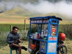 Serba-serbi Bakso, Disebut Kitchen on Motorbike oleh Bule