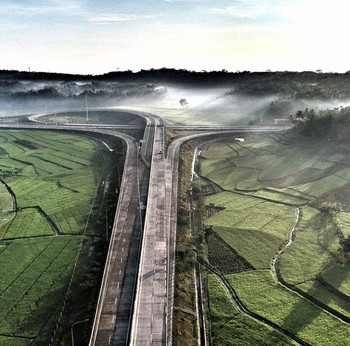 Jaringan Tol di RI Membelah 'Hutan Beton' Hingga Perkebunan