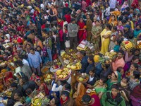 Menyemut, Warga India Rayakan Festival Saat 'Ledakan' Covid