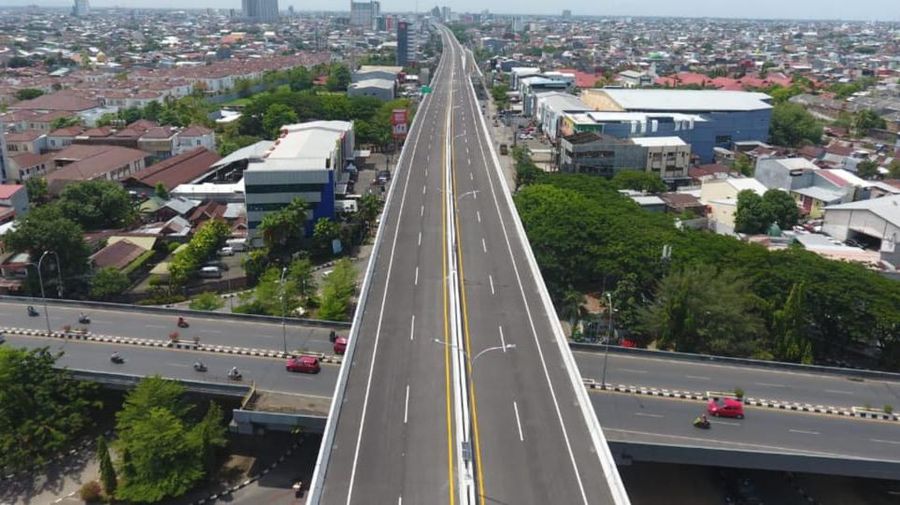 Kementerian Pekerjaan Umum dan Perumahan Rakyat (PUPR) terus menambah kapasitas jalan pada kawasan perkotaan metropolitan. Salah satu ruas yang siap diresmikan dan dioperasikan adalah Jalan Tol Ujung Pandang Seksi 3 atau dikenal dengan Jalan Tol Layang Andi Pangeran (AP) Pettarani Kota Makassar, Sulawesi Selatan sepanjang 4,3 km yang akan menghubungkan  Kota Makassar dengan Pelabuhan Petikemas Soekarno Hatta Makassar dan Bandara Sultan Hassanudin.

Menteri PUPR Basuki Hadimuljono menyampaikan apresiasi atas peran aktif Pemerintah Provinsi Sulawesi Selatan dan Pemerintah Kota Makassar dalam pembangunan tol layang tersebut. 