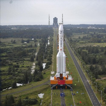 Tiru AS-Rusia, China Luncurkan Roket Ambil Sampel Batu Bulan