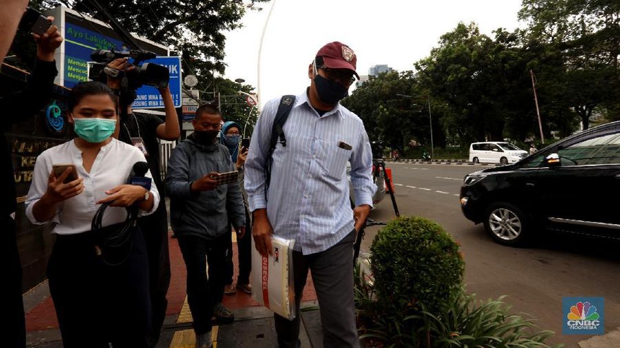 Komisi Pemberantasan Korupsi (KPK) tiba di Gedung Mina Bahari kantor Kementrian Kelautan dan Perikanan (KKP) Rabu (25/11/2020). (CNBC Indonesia/Tri Susilo)