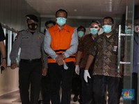 Pakai Rompi Oranye, Menteri Edhy Resmi Ditahan KPK