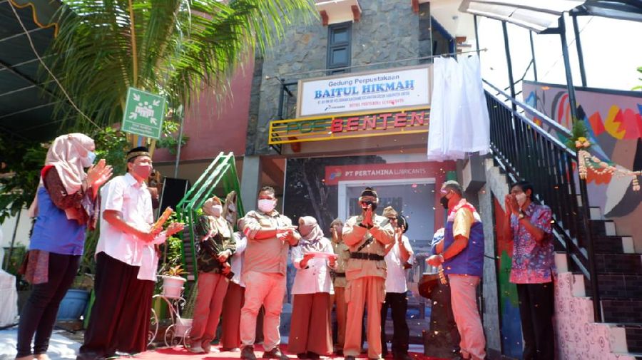 PT Pertamina Lubricants Bangun Perpustakaan Bersama Warga dan Dukung UMKM Kampung Markisa di Gresik