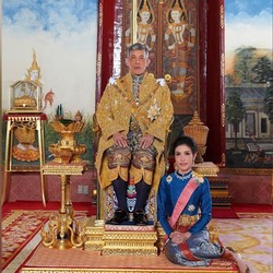 Demo Thailand Masih Panas, Massa Bidik Raja Doyan Poligami