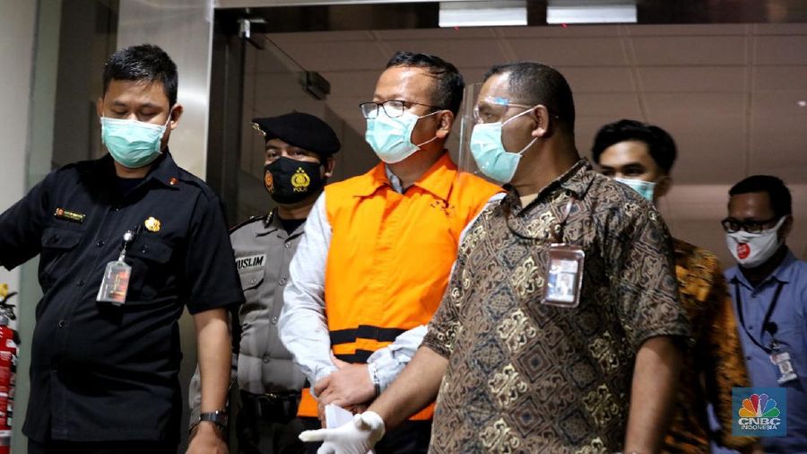 Menteri Kelautan dan Perikanan Edhy Prabowo di tahan KPK. (CNBC Indonesia/ Tri Susilo)