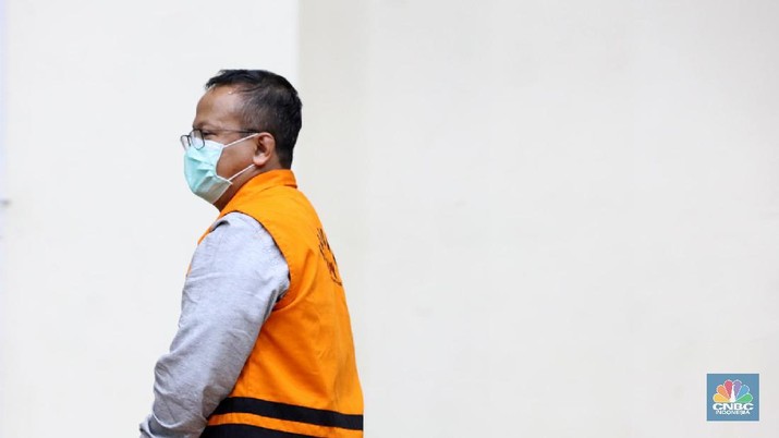 Menteri Kelautan dan Perikanan Edhy Prabowo di tahan KPK. (CNBC Indonesia/ Tri Susilo) Menteri Kelautan dan Perikanan Edhy Prabowo di tahan KPK. (CNBC Indonesia/ Tri Susilo)
