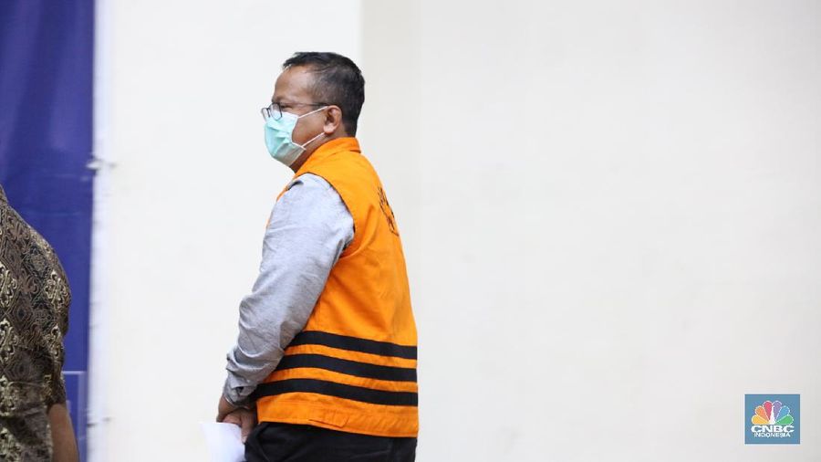Menteri Kelautan dan Perikanan Edhy Prabowo di tahan KPK. (CNBC Indonesia/ Tri Susilo)