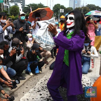 Aksi Anak Muda Desak Pemerintah Setop Industri Berbasis Fosil