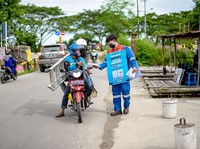 Sinergi BUMN, Pertamina RU II Dumai Bagikan Seribu Masker
