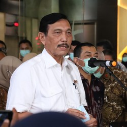 Luhut: Bila Tuhan Izinkan Vaksinasi Covid-19 RI akhir 2020
